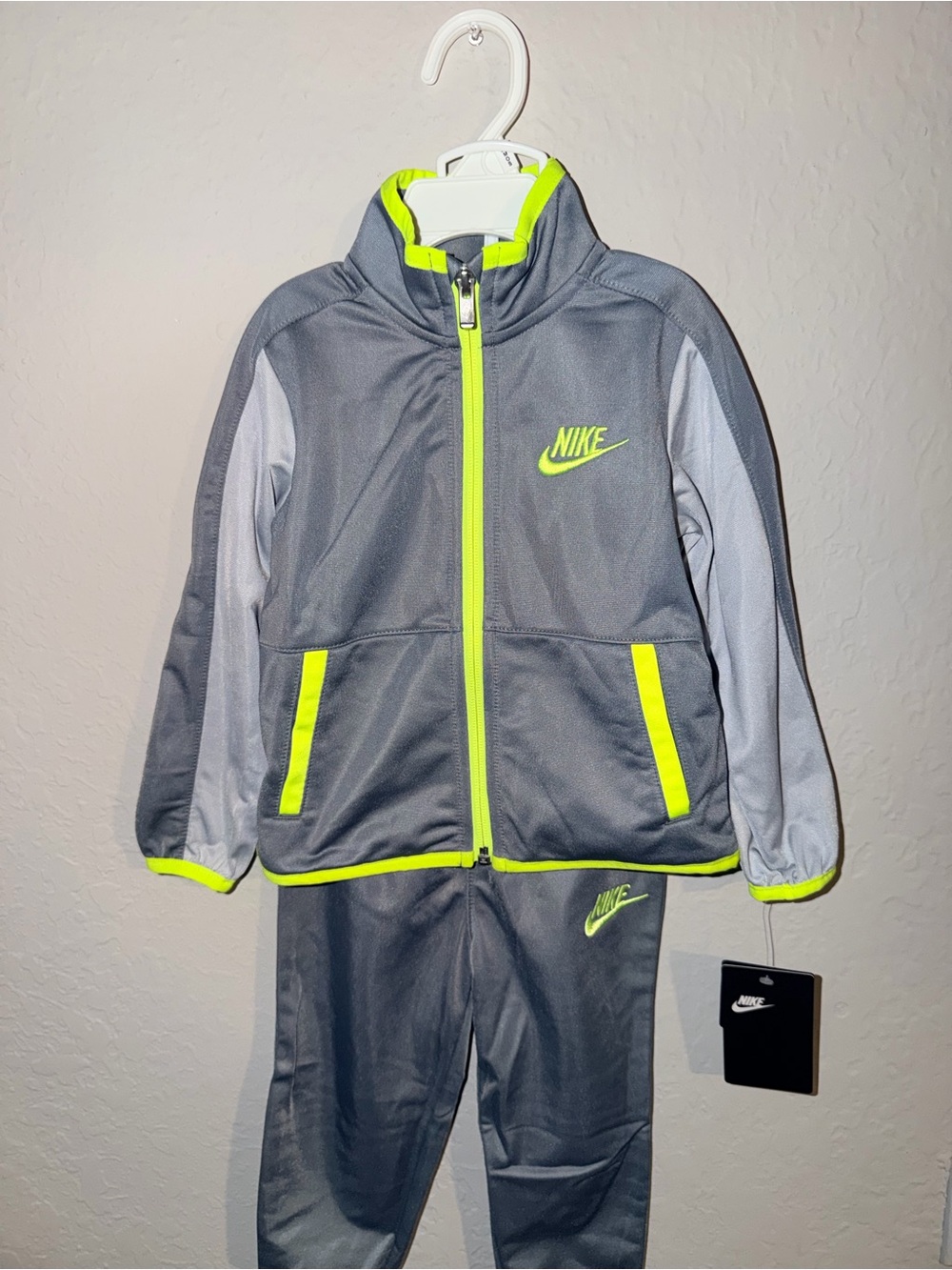 Nike Toddler 2 Piece Tracksuit Set Jacket Pants 24M NWT - Picture 2 of 4